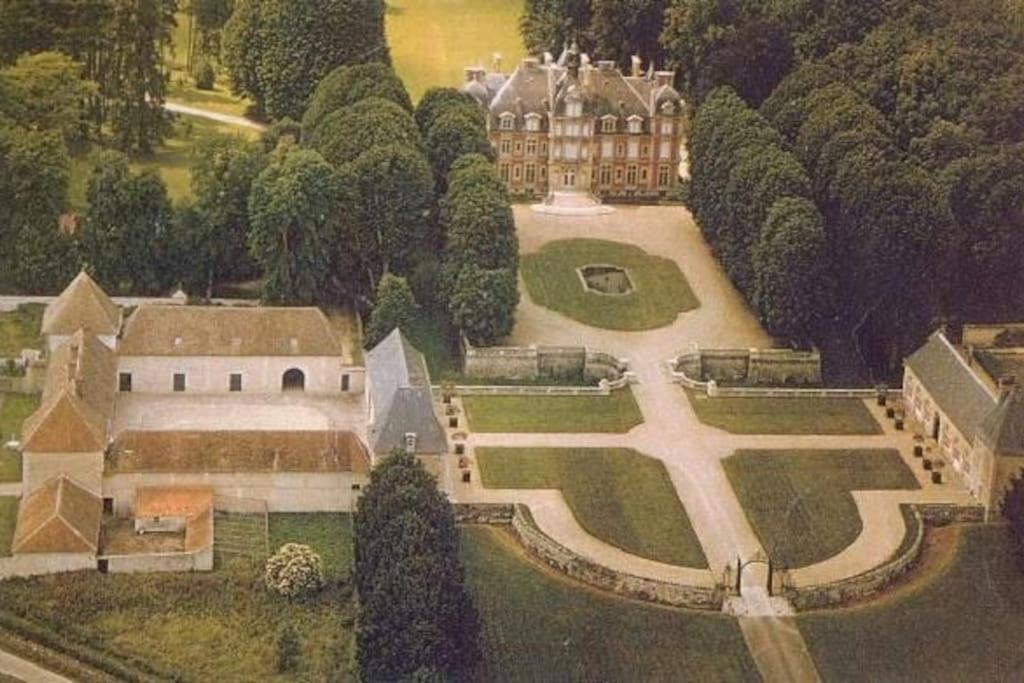 Charming Romantic Tower In Chateau Estate Ocquerre Buitenkant foto