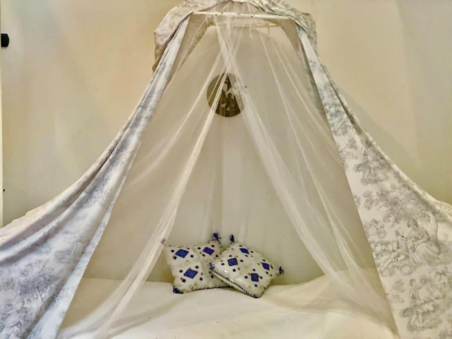 Charming Romantic Tower In Chateau Estate Ocquerre Buitenkant foto