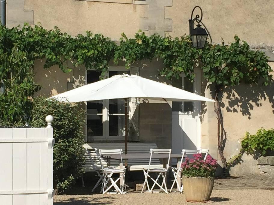 Charming Romantic Tower In Chateau Estate Ocquerre Buitenkant foto