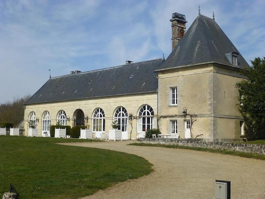 Charming Romantic Tower In Chateau Estate Ocquerre Buitenkant foto