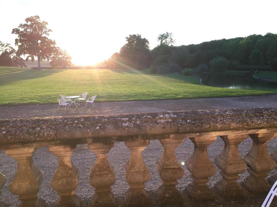 Charming Romantic Tower In Chateau Estate Ocquerre Buitenkant foto